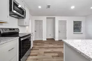 14201 Susie Ln, Alvin, TX 77511 - Photo 7