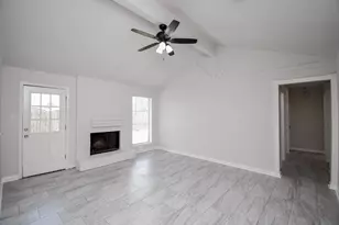 9527 Kingsvalley St, Houston, TX 77075 - Photo 11