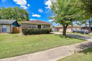 9527 Kingsvalley St, Houston, TX 77075 - Photo 3