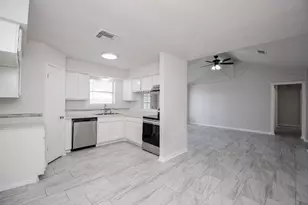 9527 Kingsvalley St, Houston, TX 77075 - Photo 17