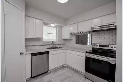 9527 Kingsvalley Street, Houston, TX 77075 - Photo 19