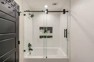 1607 Avenue E, Danbury, TX 77534 - Photo 17