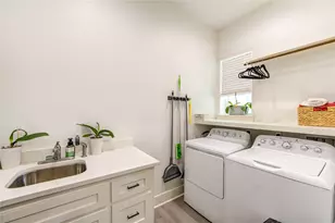 1607 Avenue E, Danbury, TX 77534 - Photo 9