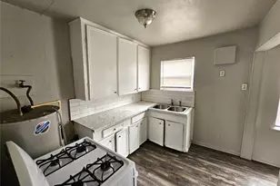 1135 5th Ave N, Texas City, TX 77590 - Photo 5