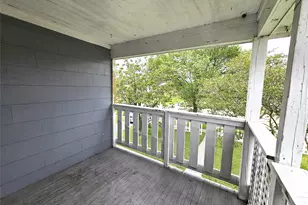 1135 5th Ave N, Texas City, TX 77590 - Photo 3