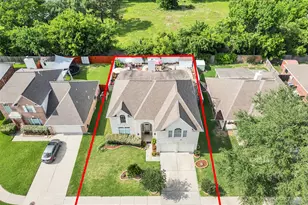 1922 Oakwood Ct Dr, Baytown, TX 77521 - Photo 3