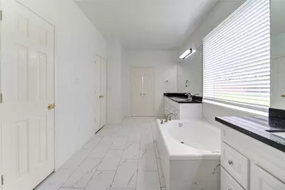 15318 Amesbury Lane, Sugar Land, TX 77478 - Photo 33