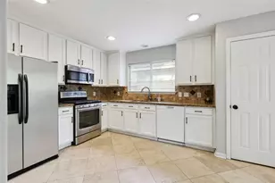 10 Eastwood Pl, The Woodlands, TX 77382 - Photo 5