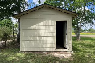 809 19th St, Hempstead, TX 77445 - Photo 21