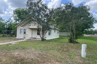 809 19th St, Hempstead, TX 77445 - Photo 3