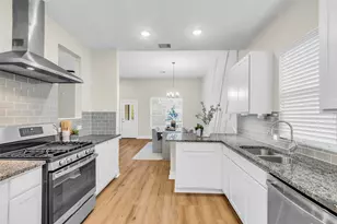 12341 N Chestnut Hls Dr, Conroe, TX 77303 - Photo 9