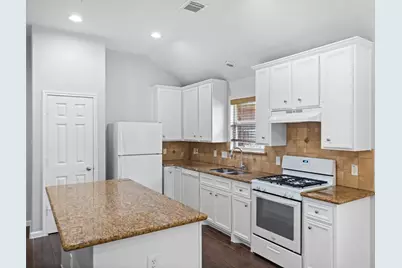 22543 Sweetglen Court, Spring, TX 77373 - Photo 9