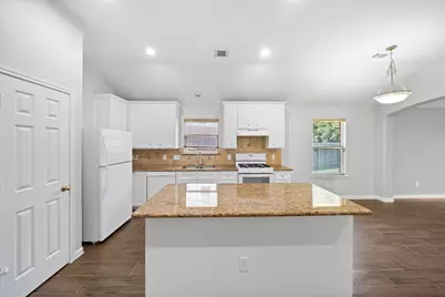 22543 Sweetglen Court, Spring, TX 77373 - Photo 5