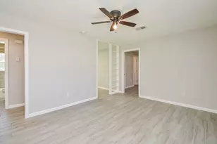 8162 Homewood Ln, Houston, TX 77028 - Photo 7