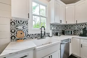 1715 30th St, Galveston, TX 77550 - Photo 9