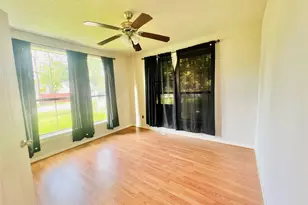 936 Bennington St, Houston, TX 77022 - Photo 5