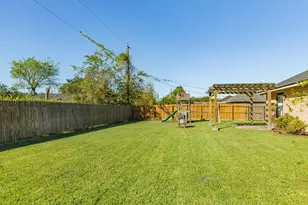 621 Humble St, West Columbia, TX 77486 - Photo 27