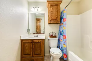 621 Humble St, West Columbia, TX 77486 - Photo 23