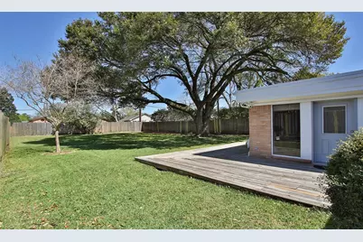 9638 Meadowland Drive, Houston, TX 77063 - Photo 19