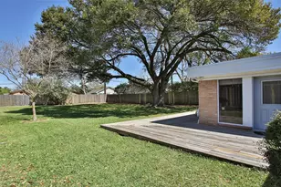 9638 Meadowland Dr, Houston, TX 77063 - Photo 19