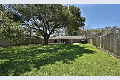 9638 Meadowland Drive, Houston, TX 77063 - Photo 21