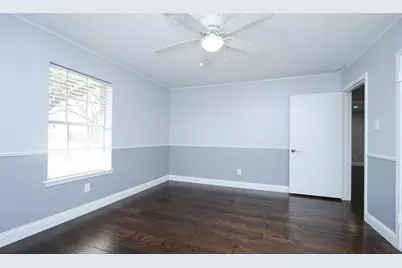 9638 Meadowland Drive, Houston, TX 77063 - Photo 11