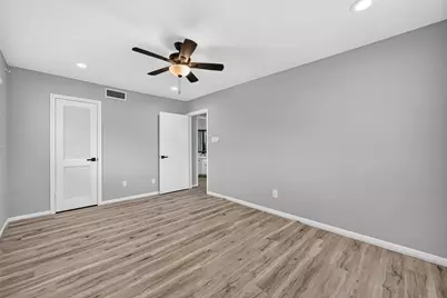 6707 Burning Tree Drive, Houston, TX 77036 - Photo 17