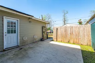 7431 Moline St, Houston, TX 77087 - Photo 37