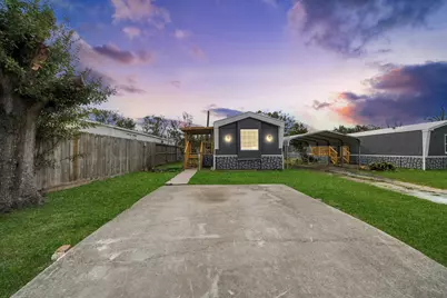 145 W Austin Avenue, Pasadena, TX 77502 - Photo 1