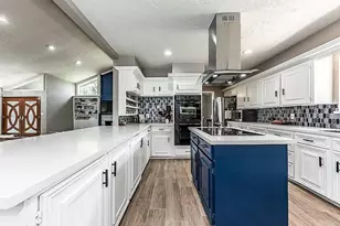 3610 Lonniewood Dr, Houston, TX 77059 - Photo 13