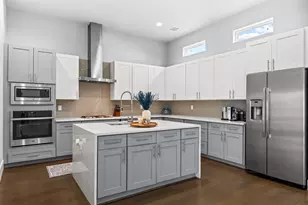1565 W 22nd St, Houston, TX 77008 - Photo 9