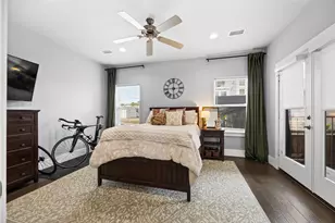 1565 W 22nd St, Houston, TX 77008 - Photo 3