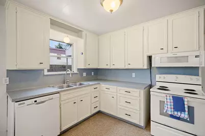 221 11th Street, Dickinson, TX 77539 - Photo 9