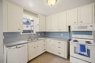 221 11th St, Dickinson, TX 77539 - Photo 9
