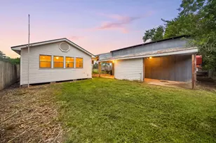 221 11th St, Dickinson, TX 77539 - Photo 23
