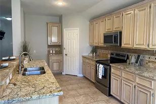 12005 Green Falls Dr, Pearland, TX 77584 - Photo 11