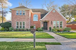 2011 Plantation Dr, Richmond, TX 77406 - Photo 1