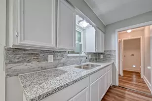 5606 Elm Springs Dr, Houston, TX 77048 - Photo 5