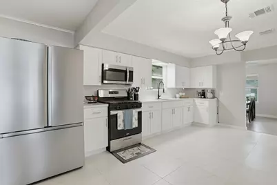 5638 Simsdale Street, Houston, TX 77033 - Photo 9