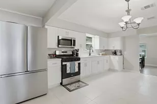 5638 Simsdale St, Houston, TX 77033 - Photo 9