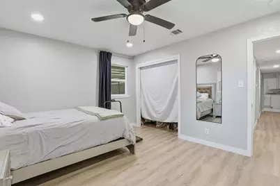 5638 Simsdale Street, Houston, TX 77033 - Photo 17