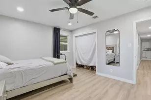 5638 Simsdale St, Houston, TX 77033 - Photo 17