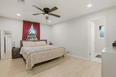 5638 Simsdale Street, Houston, TX 77033 - Photo 13