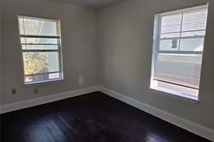 302 71st St, Houston, TX 77011 - Photo 5