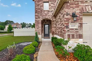 16849 Pink Wintergreen Dr, Conroe, TX 77385 - Photo 5