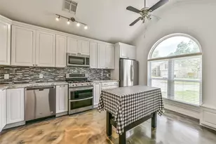 515 Valley Dr, Dickinson, TX 77539 - Photo 9