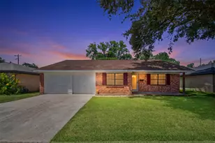 1104 E Thirteenth St, Deer Park, TX 77536 - Photo 1