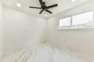 28 Back Bay Cir, Galveston, TX 77551 - Photo 19