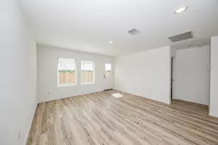 140 Austin St, Angleton, TX 77515 - Photo 13