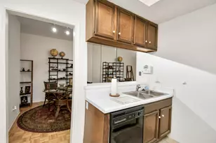 11711 Memorial Dr, Houston, TX 77024 - Photo 17